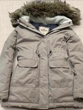 Hollister Women's Light Taupe Faux-Fur Hooded Puffer Parka